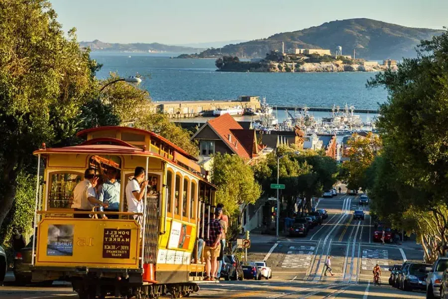 Cable car en el centro de San Francisco